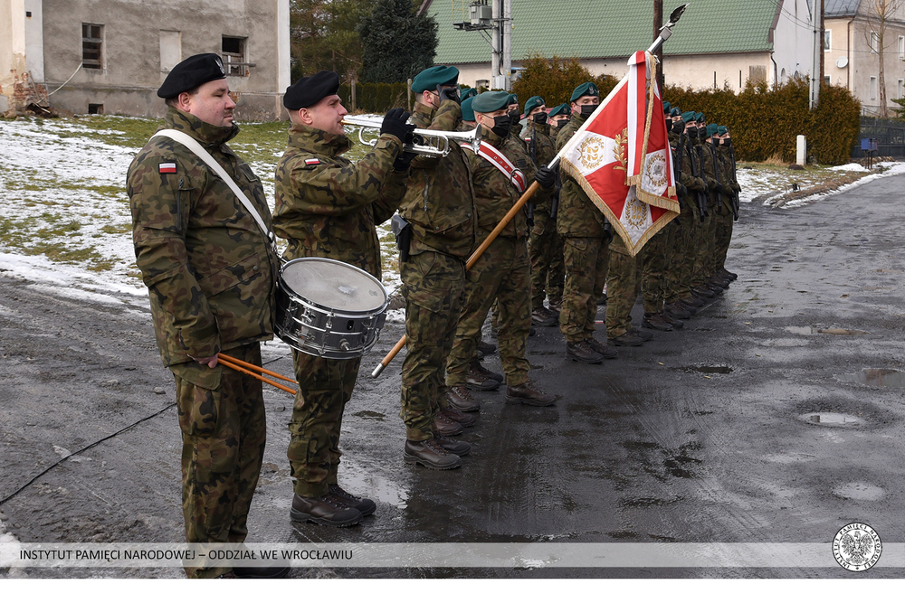 Odsłonięcie tablicy poświęconej ofiarom „Marszu Śmierci”