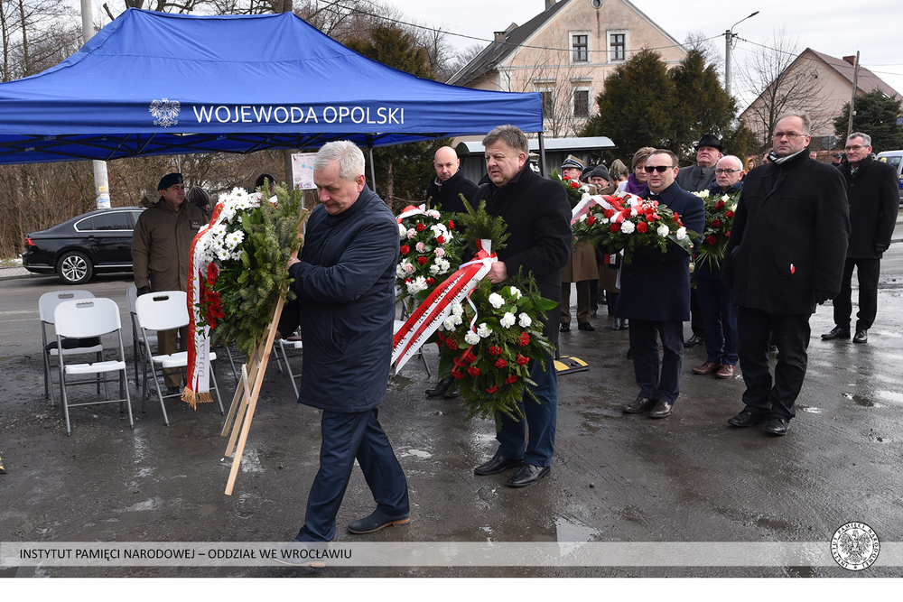 Odsłonięcie tablicy poświęconej ofiarom „Marszu Śmierci”