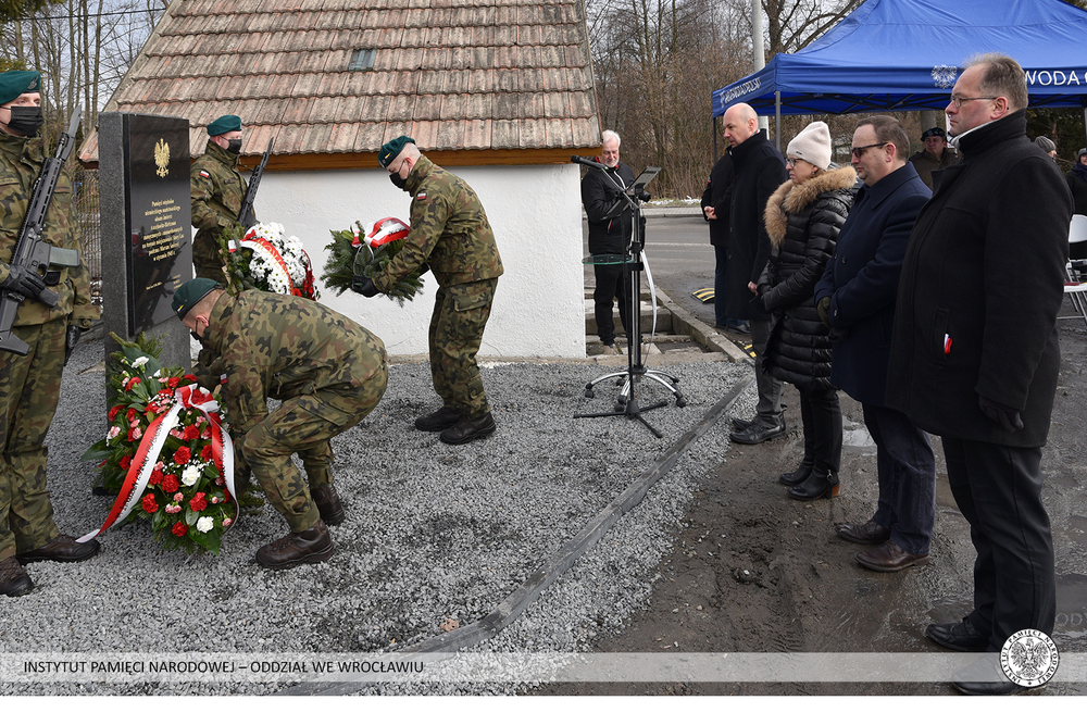 Odsłonięcie tablicy poświęconej ofiarom „Marszu Śmierci”