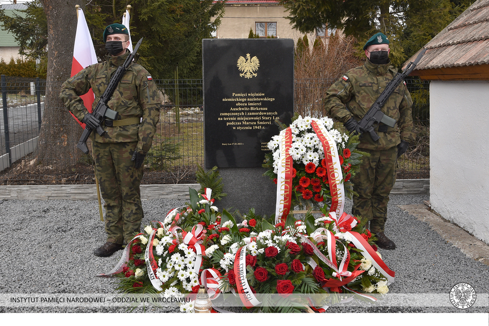 Odsłonięcie tablicy poświęconej ofiarom „Marszu Śmierci”
