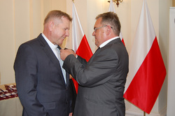 Uroczystość wręczenia Krzyży Wolności i Solidarności w Dolnośląskim Urzędzie Wojewódzkim