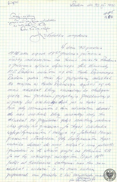 Notatka służbowa z dnia 30 grudnia 1976 r. plut. Wesołowskiego z Komendy Miejskiej MO w Radomiu, interweniującego w Sądzie Rejonowym w Radomiu (Sąd Wojewódzki i Rejonowy w Radomiu w tym okresie mieściły się w jednym gmachu przy ul. Nowotki 10, aktualnie