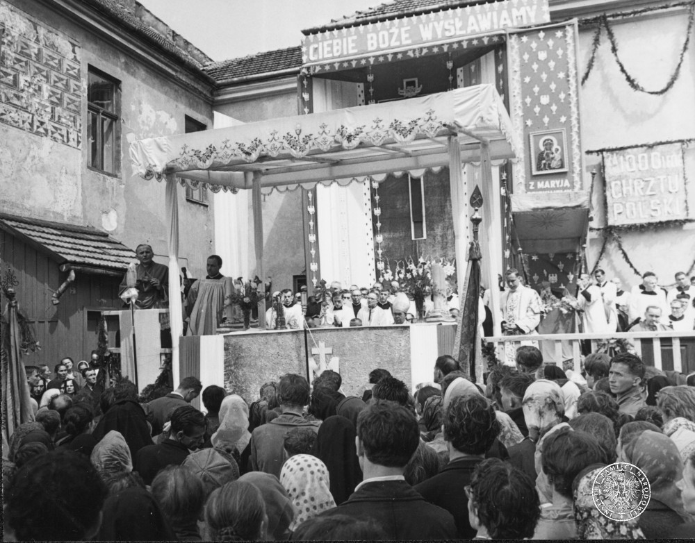 Abp Karol Wojtyła głosi kazanie. Obchody Milenium Chrztu Polski w klasztorze SS. Klarysek w Starym Sączu, 24.07.1966
